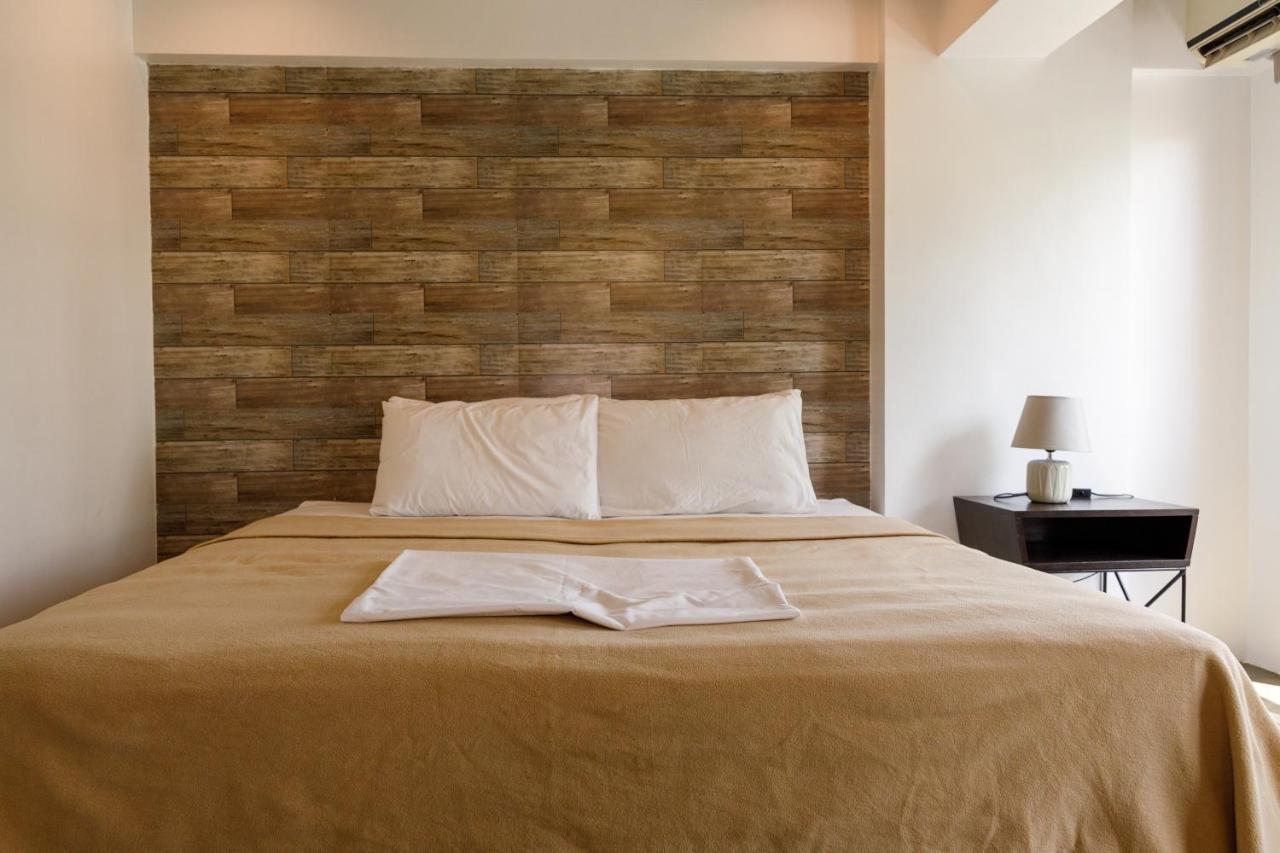5880 Enriquez Residences Manila Bagian luar foto