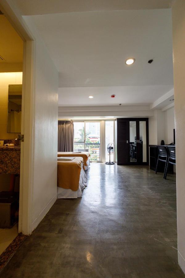 5880 Enriquez Residences Manila Bagian luar foto