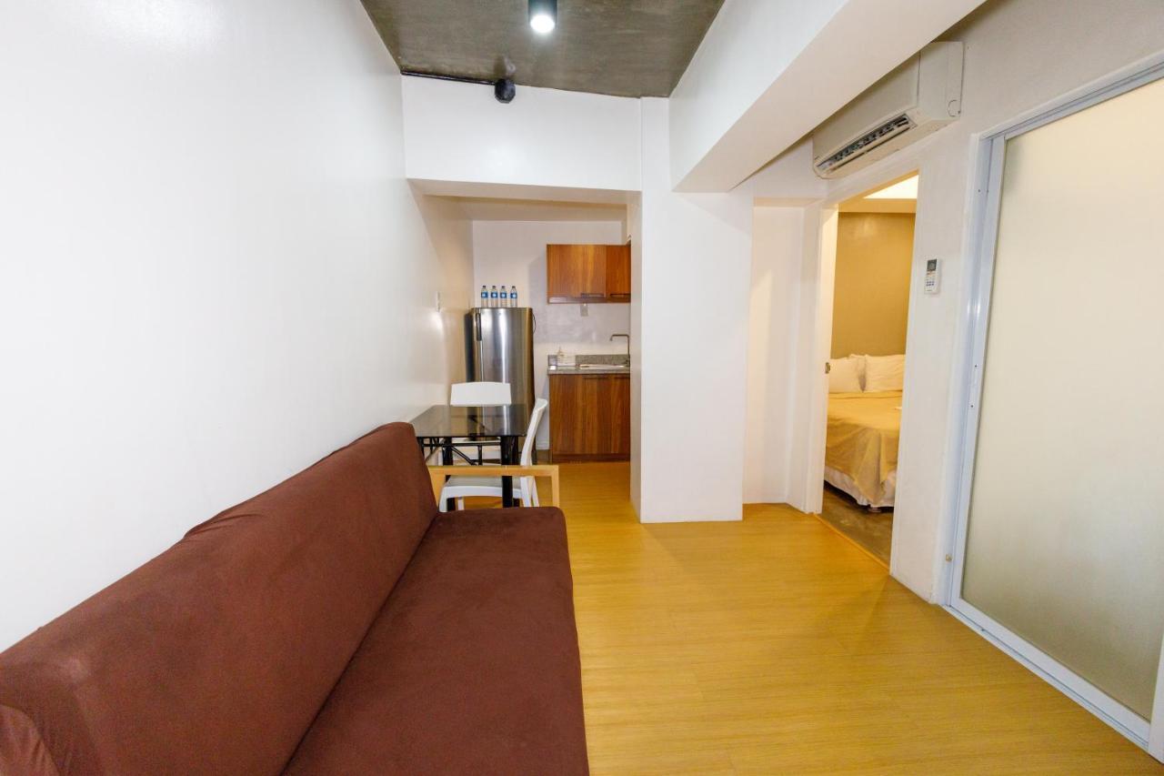 5880 Enriquez Residences Manila Bagian luar foto