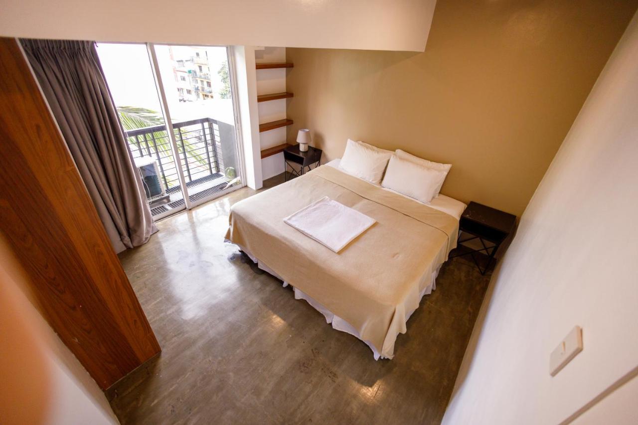 5880 Enriquez Residences Manila Bagian luar foto
